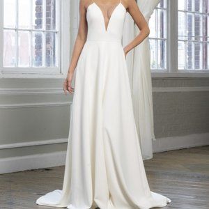 Theia Couture Wedding Dress (Ally STYLE #890671) never worn